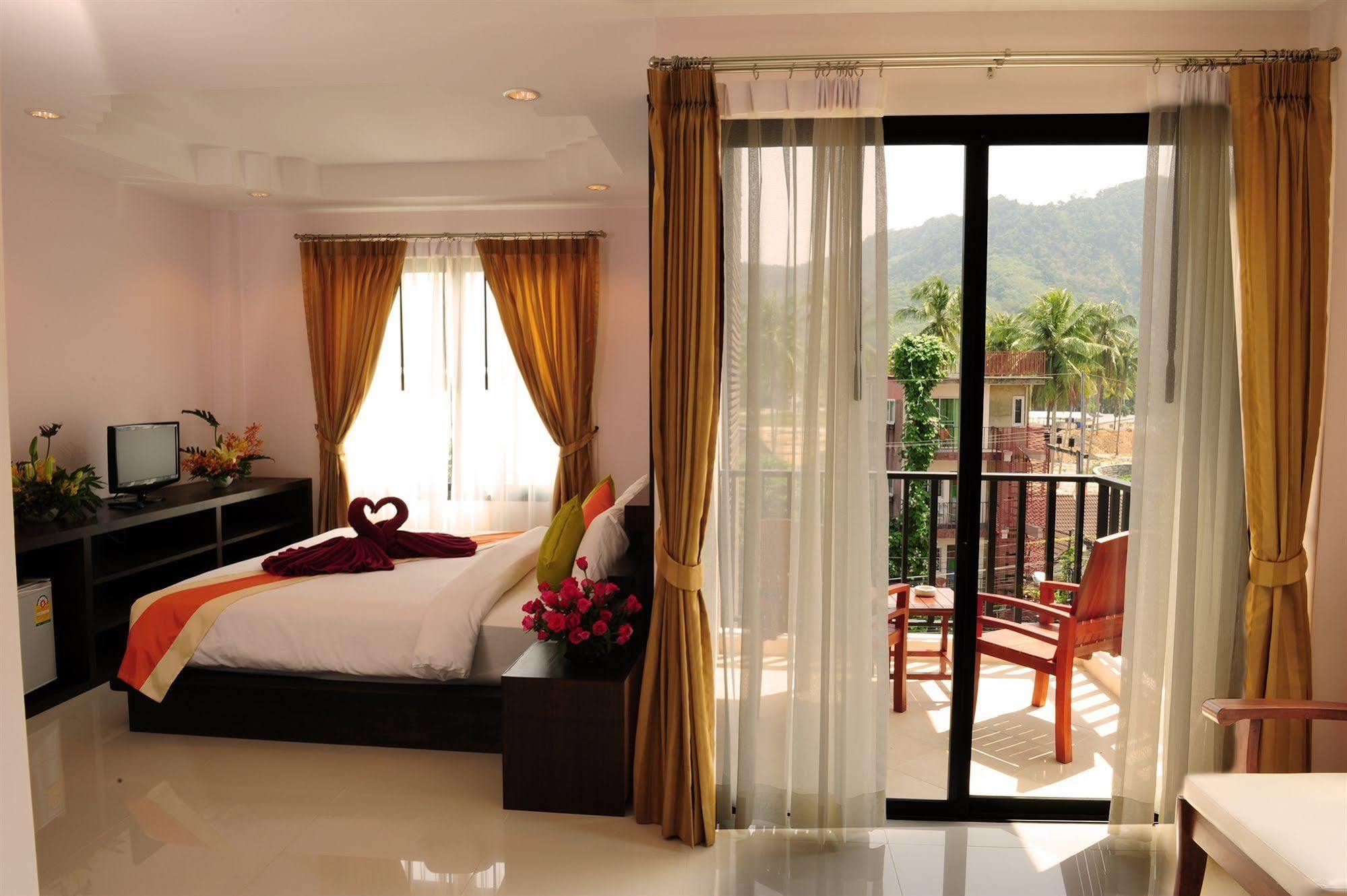 Ice Kamala Beach Hotel Bagian luar foto